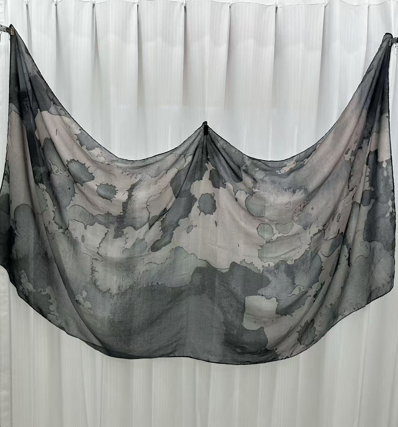 Hijab en modal imprimé style malais avec motifs aquarelle