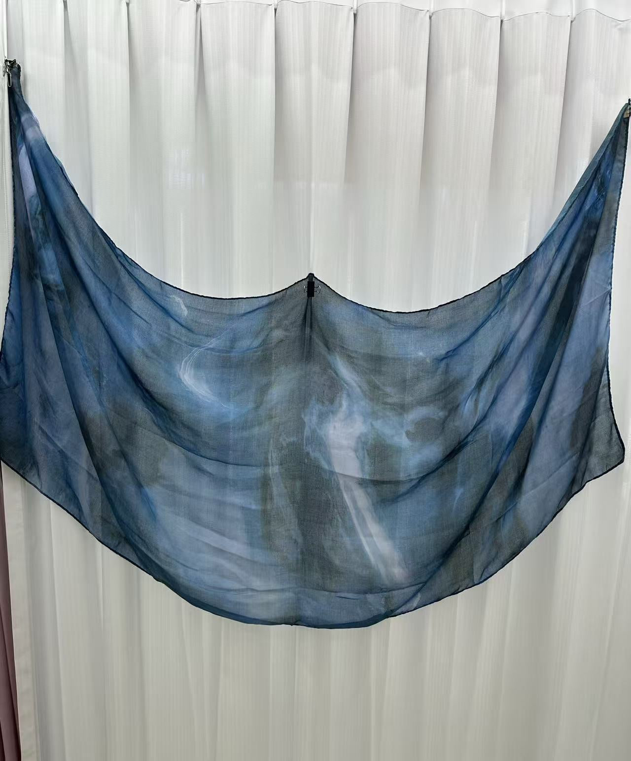 Hijab en modal imprimé style malais avec motifs aquarelle