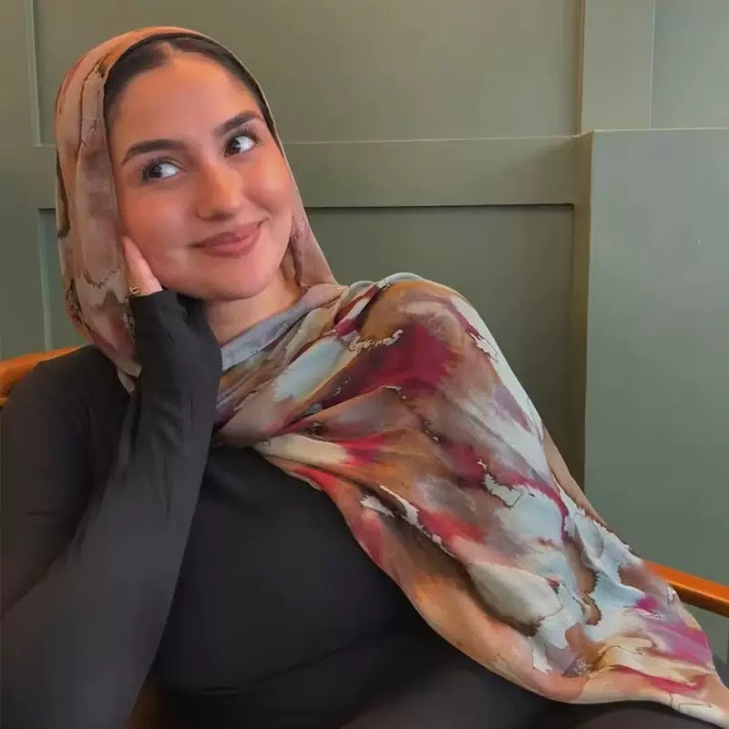 Hijab en modal imprimé style malais avec motifs aquarelle